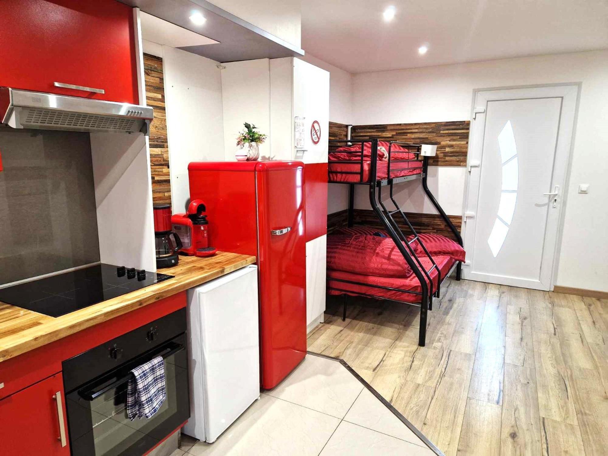 02 - Tres Joli 2 Pieces Avec 3 Lits Pouvant Accueillir Jusqu'A 5 Personnes, Situe Au Rdc Avec Entree Independante, Une Place De Parking Reservee Devant L'Entree Et Terrasse Sur L'Arriere Donnant Sur Parc Arbore, Tout Le Linge De Maison Est Fourni Razac-sur-lʼIsle Exterior foto